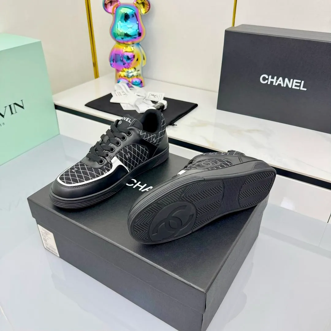 👟👟Ex-factory price 620👟👟High quality! ! ! CHANEL Chanel 25A latest thick-soled casual sports shoes. The counter is synchronized. The counter is very popular. It is a shoe that is very difficult to buy. The most popular thick-soled casual shoes on the Internet. As you can imagine, the most popular thick-soled casual shoes can not be missed. It has both good looks and comfort. Simple and versatile. The thick sole increases the height and is super versatile. Whoever wears it will look better. Upper: cowhide stitching. Lining: breathable mesh. Outsole: TPU original outsole. Size: 35-41 👉